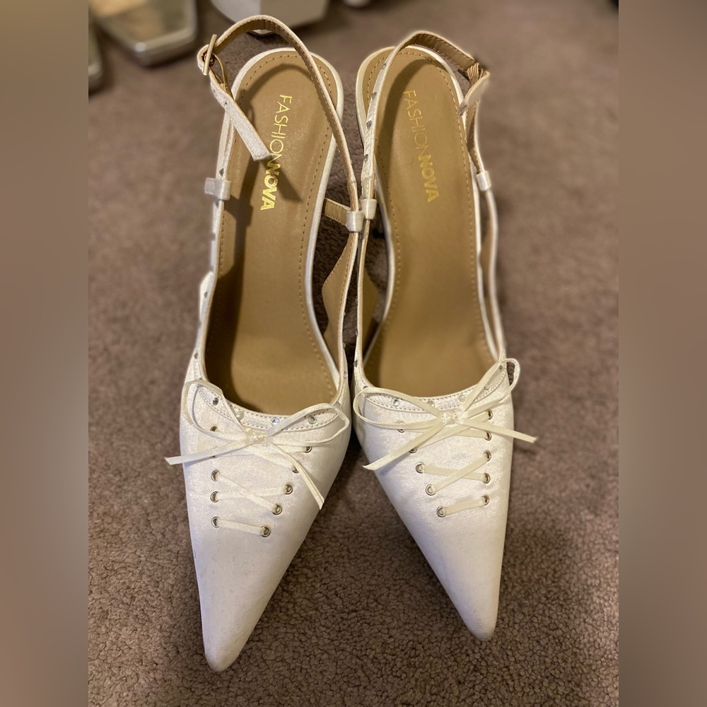 White pointed front heels. Consistent Bow embroidery